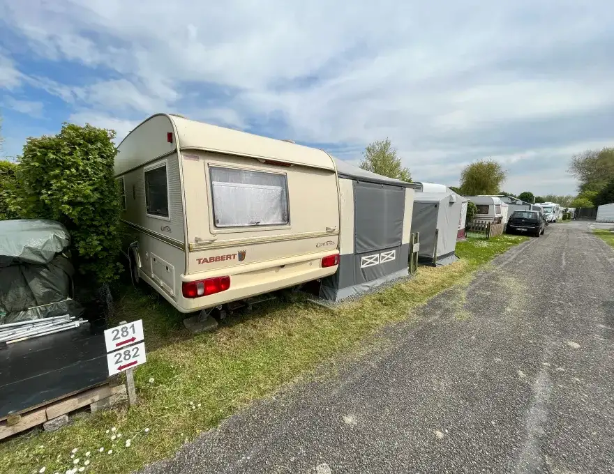 Caravan + voortent te koop aan de zee (Westende)