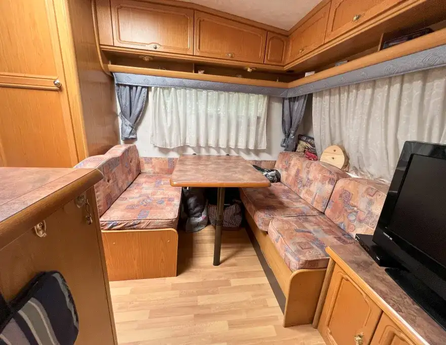 Caravan + voortent te koop aan de zee (Westende)