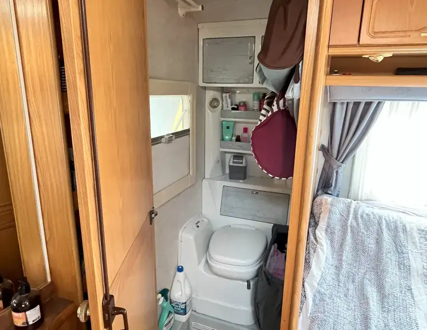 Caravan + voortent te koop aan de zee (Westende)