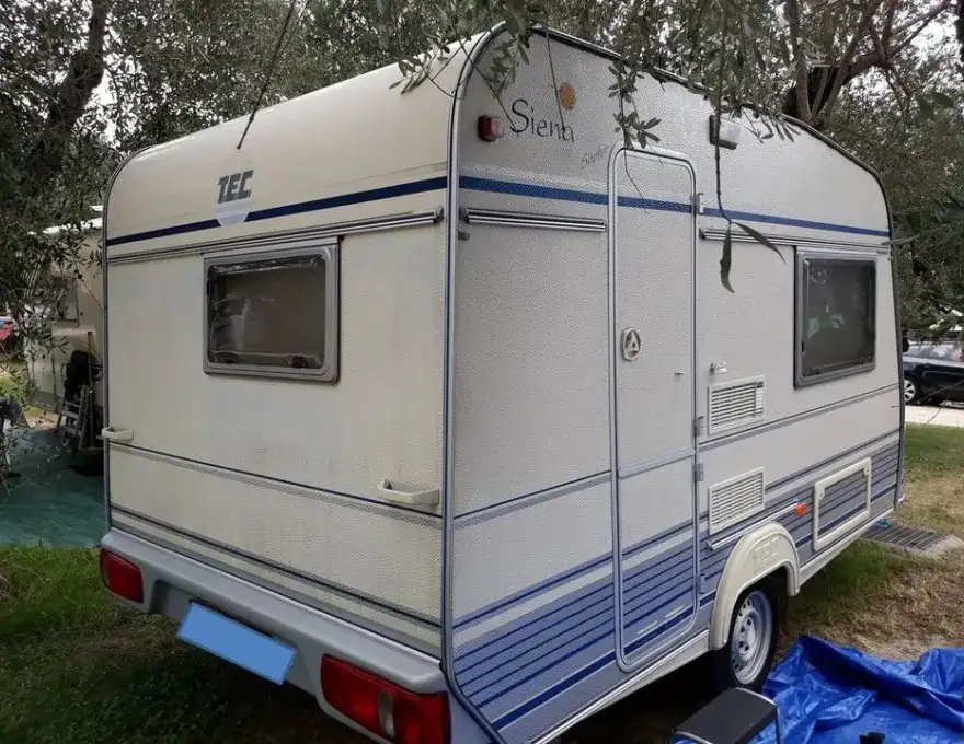 ZÉÉR NETTE, PERFECT zijnde TEC360 caravan incl. inventaris EN ALLE toebehoren
