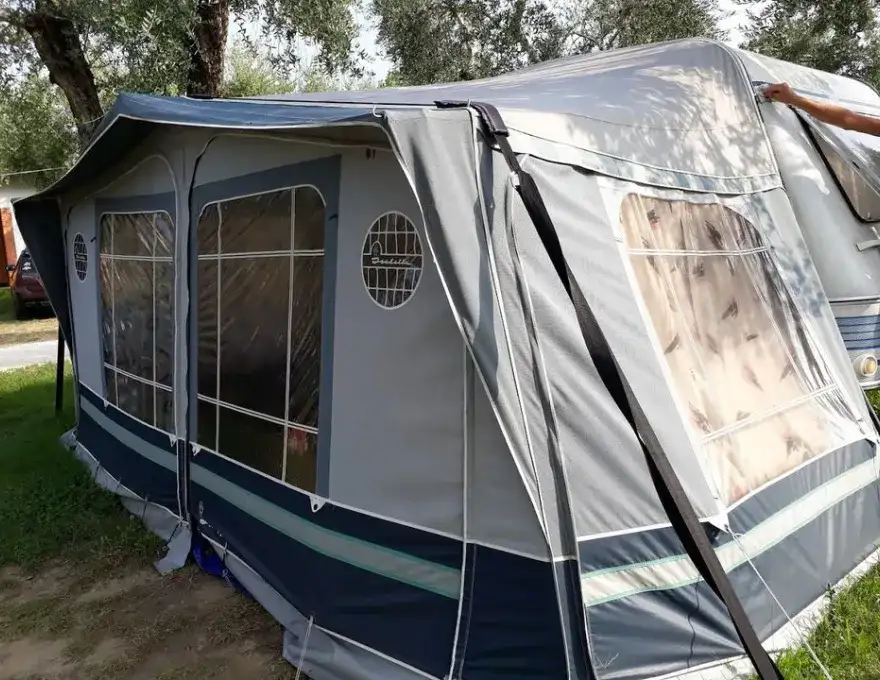 ZÉÉR NETTE, PERFECT zijnde TEC360 caravan incl. inventaris EN ALLE toebehoren