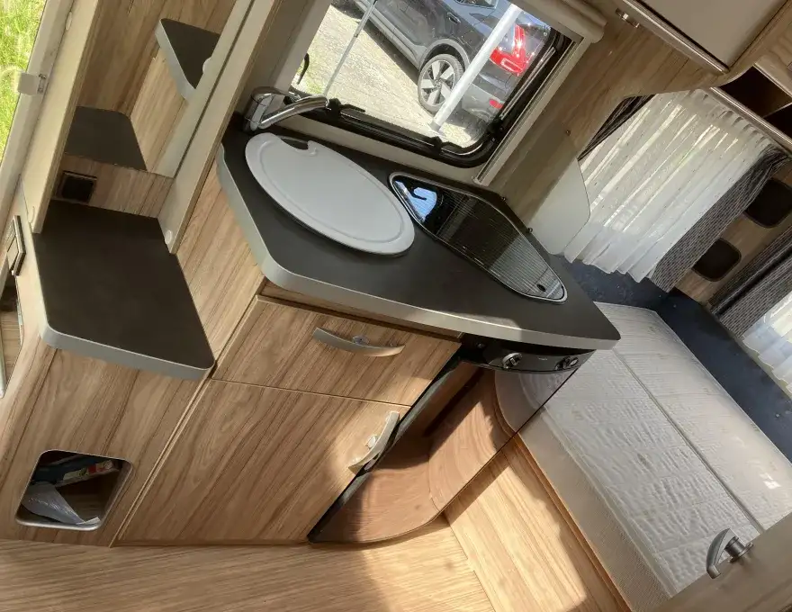 Te koop Eriba Nova Light 425 