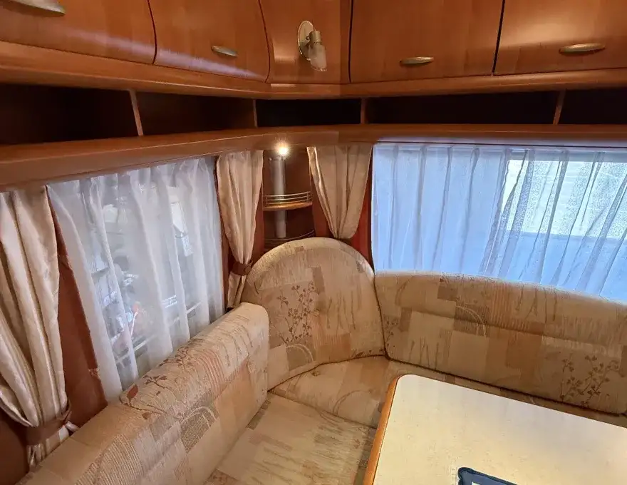 Caravan Hobby 450 UF Excellent (luxe uitvoering) bouwjaar 2008 voortent en kleine luifel