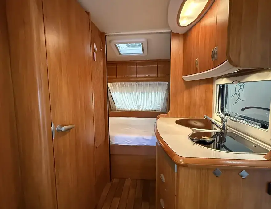 Caravan Hobby 450 UF Excellent (luxe uitvoering) bouwjaar 2008 voortent en kleine luifel