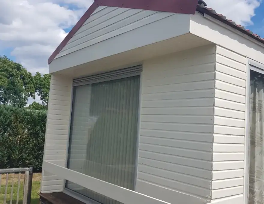 Mooie houten Sta caravan bij Voorthuizen 