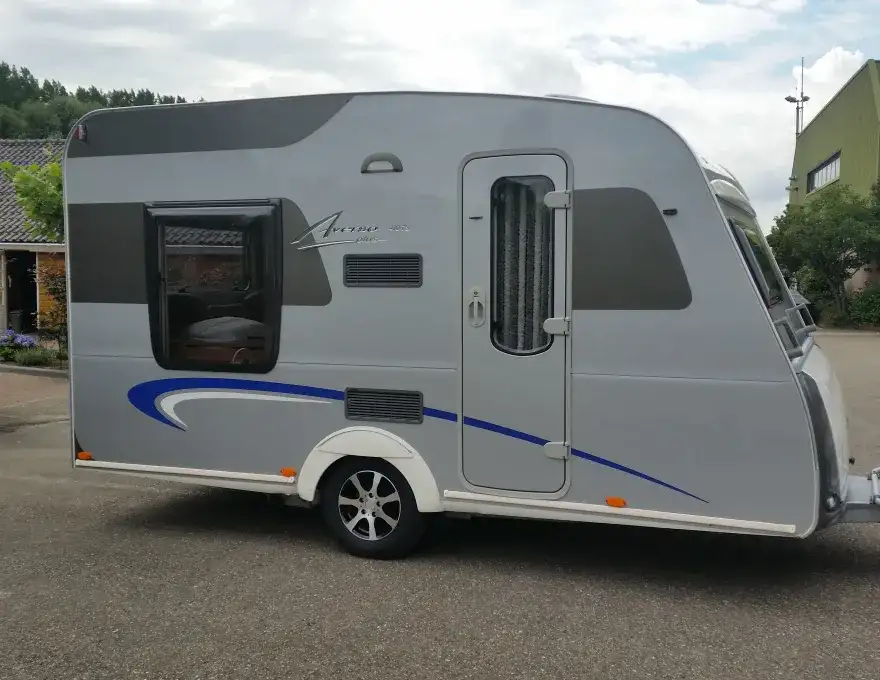 Prachtige Burstner caravan, rechterzijde