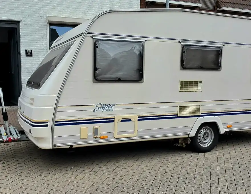 Super sprite 490 met mover, voortent, luifel en erker