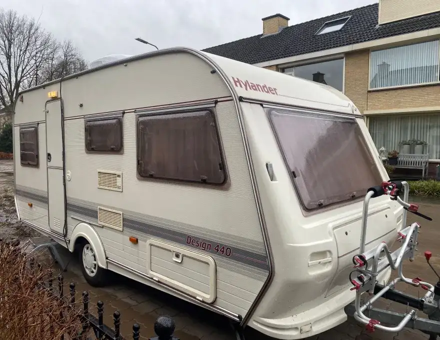Hylander design 440 met Dorema voortent luifel en bijtent