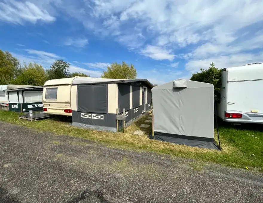 Caravan + voortent te koop aan de zee (Westende)
