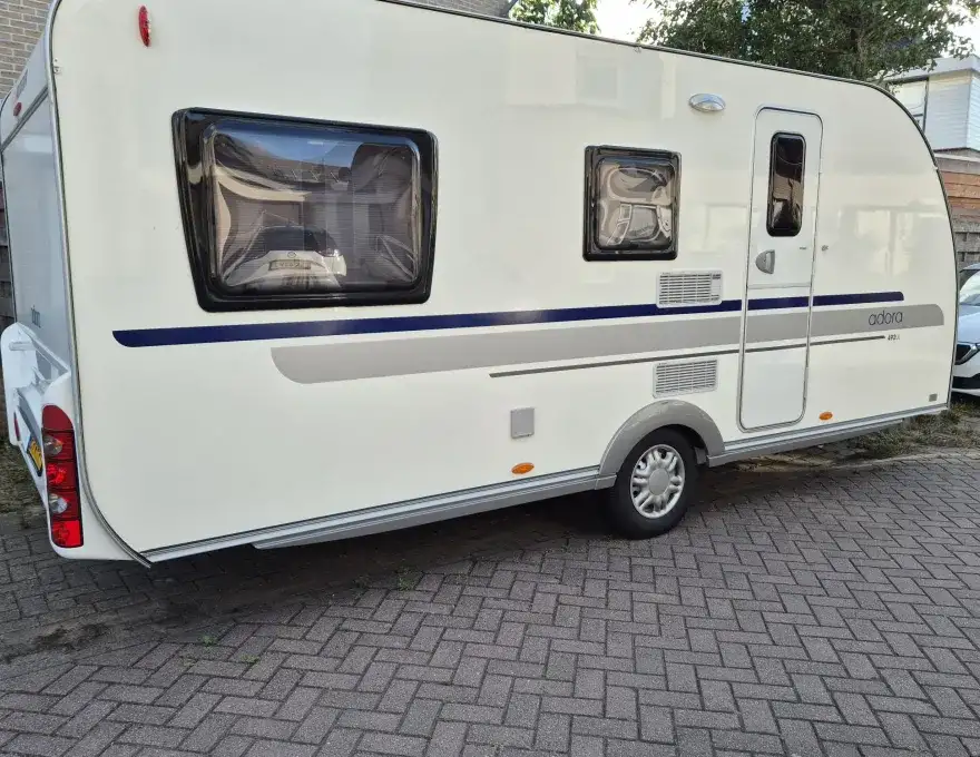 Instapzijde Adria Adora 492 UL