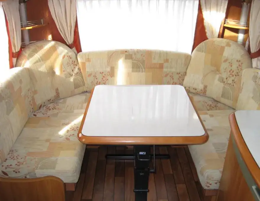 Hobby 460 UFE 2008 excellent met airco en mover