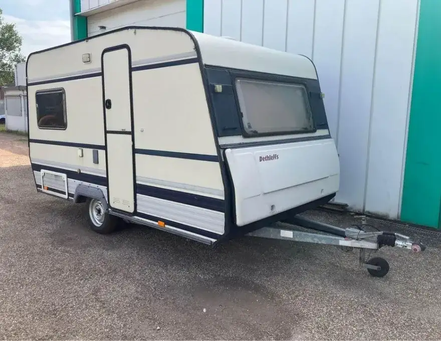leuke caravan met eigen kenteken met zeer veel nieuwe dingen 