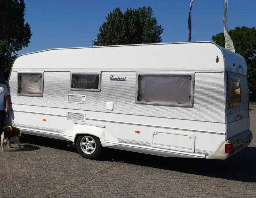 LMC caravan 2002