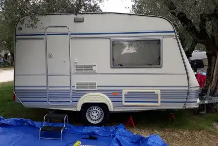 ZÉÉR NETTE, PERFECT zijnde TEC360 caravan incl. inventaris EN ALLE toebehoren - caravan te koop
