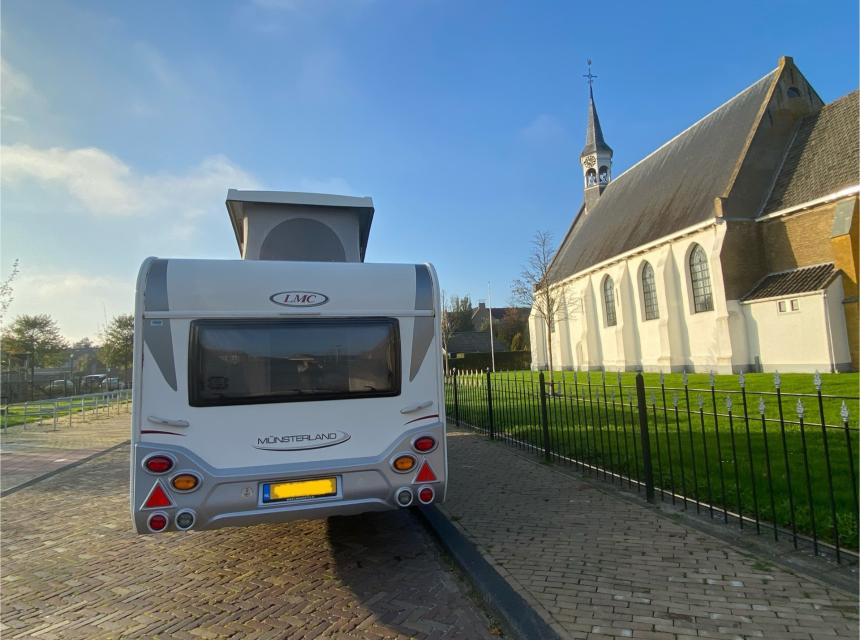 LMC caravan met hefdak, 4 vaste bedden