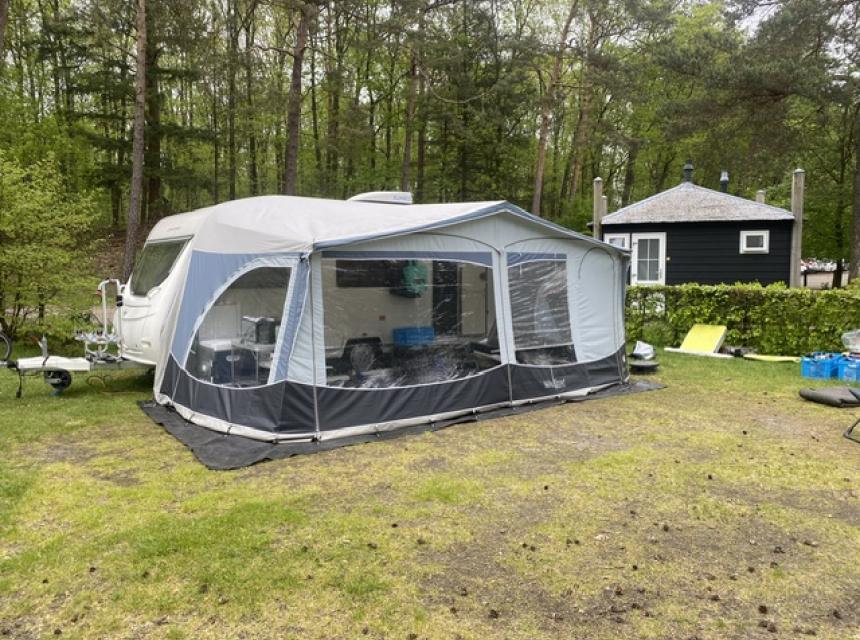 Mooie caravan Chateau lunar 500 met airco en stapelbed 