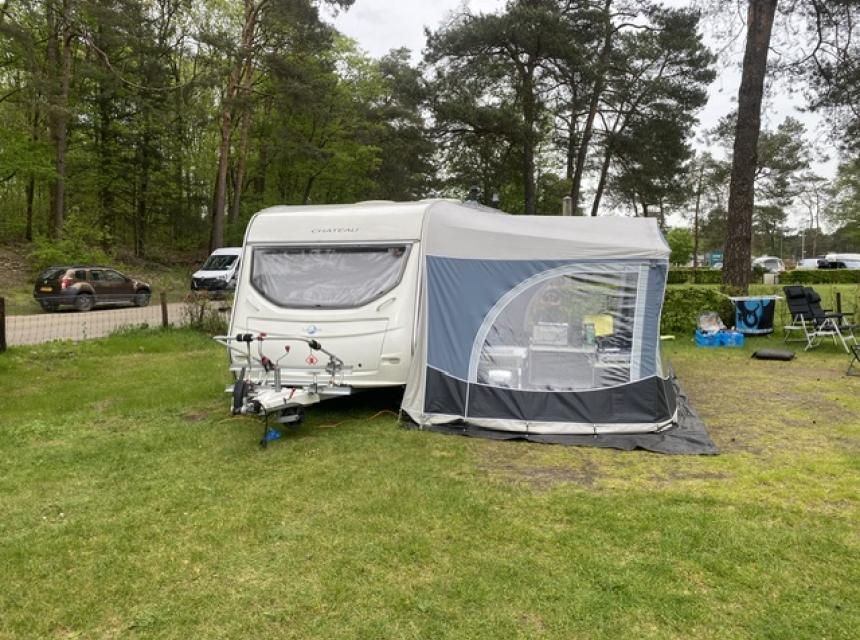 Mooie caravan Chateau lunar 500 met airco en stapelbed 