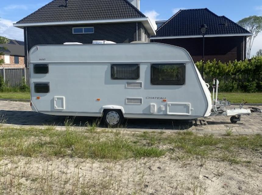 Mooie caravan Chateau lunar 500 met airco en stapelbed 