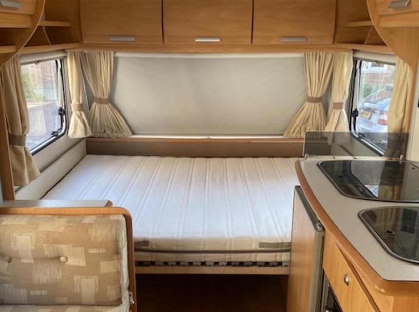 Mooie caravan Chateau lunar 500 met airco en stapelbed 